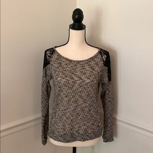 Lightweight sweater with lace accent / Tea N Rose